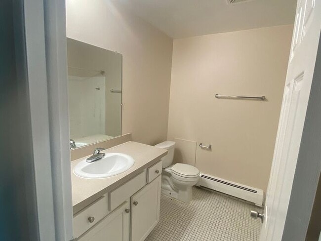 Building Photo - Beautiful 3 bedroom with updates galore- No Deposit for Qualified Applicants!