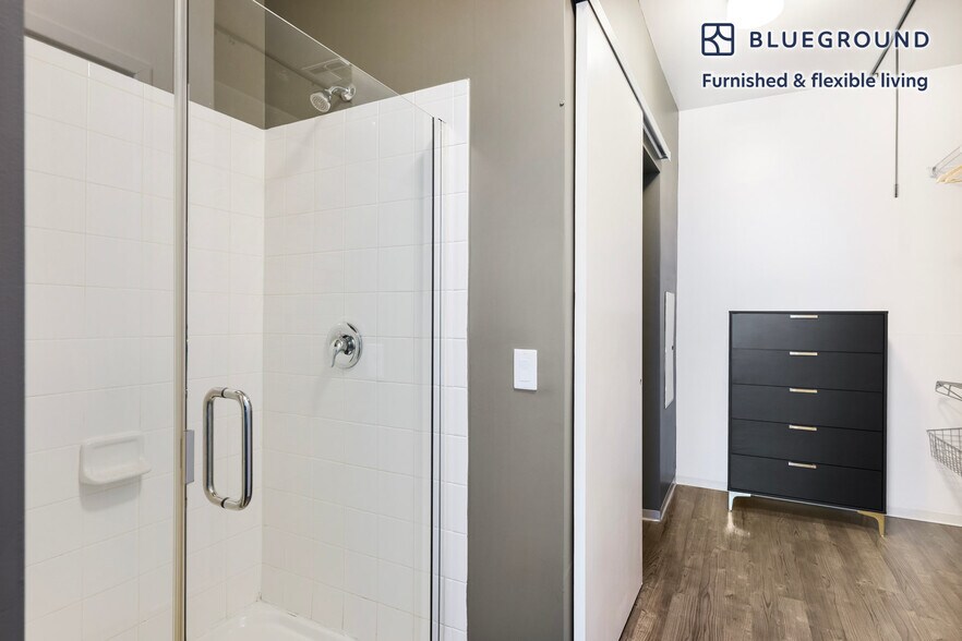 Building Photo - 445 Artisan Way