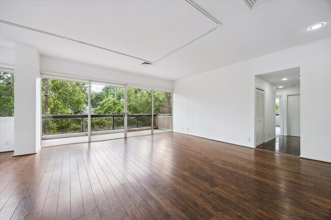 Building Photo - 49 Briar Hollow Ln