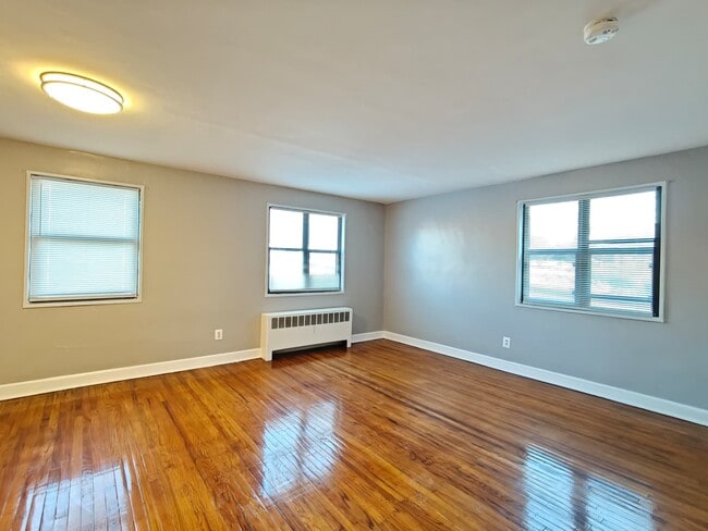 Building Photo - 131 Forest Ave