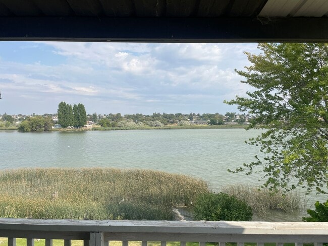 Building Photo - Lake View Apartment for Rent!!!