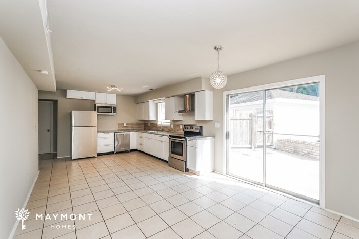 Building Photo - 10719 Idlebrook Dr