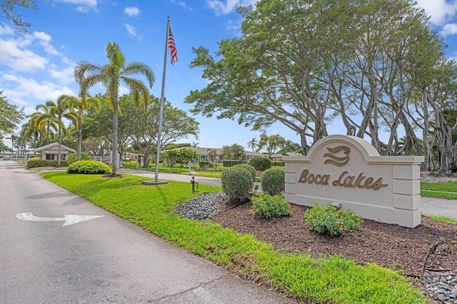 Building Photo - 8555 Bella Vista Dr