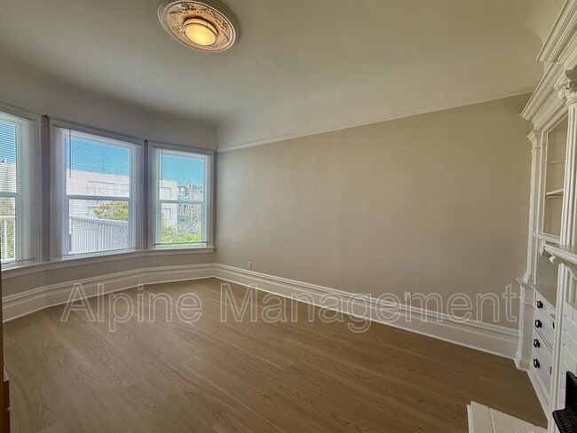 Building Photo - 272 4th Ave