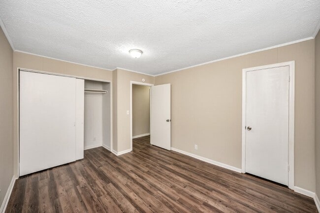 Building Photo - Renovated 4 BR Home- Move In Ready!