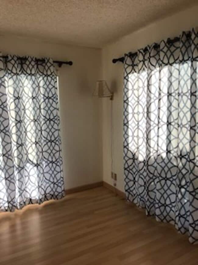 Building Photo - Available now - 2 bedroom / 1 bath / 2 par...