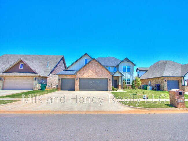 Building Photo - 3212 Hayven Cir