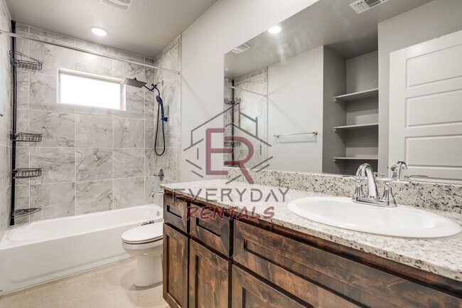 Building Photo - 3 bedroom 2 bath Smart Home