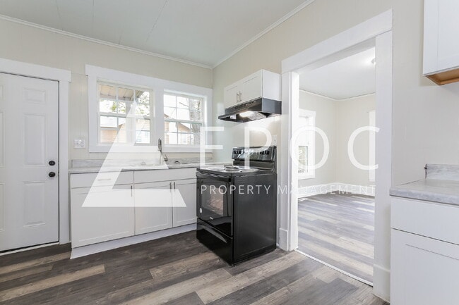 Building Photo - 638 Wesley Dr