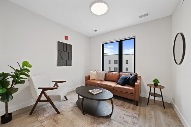 Building Photo - 72 S Essex Ave