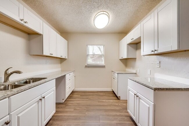 Building Photo - 2818 Oakdale St