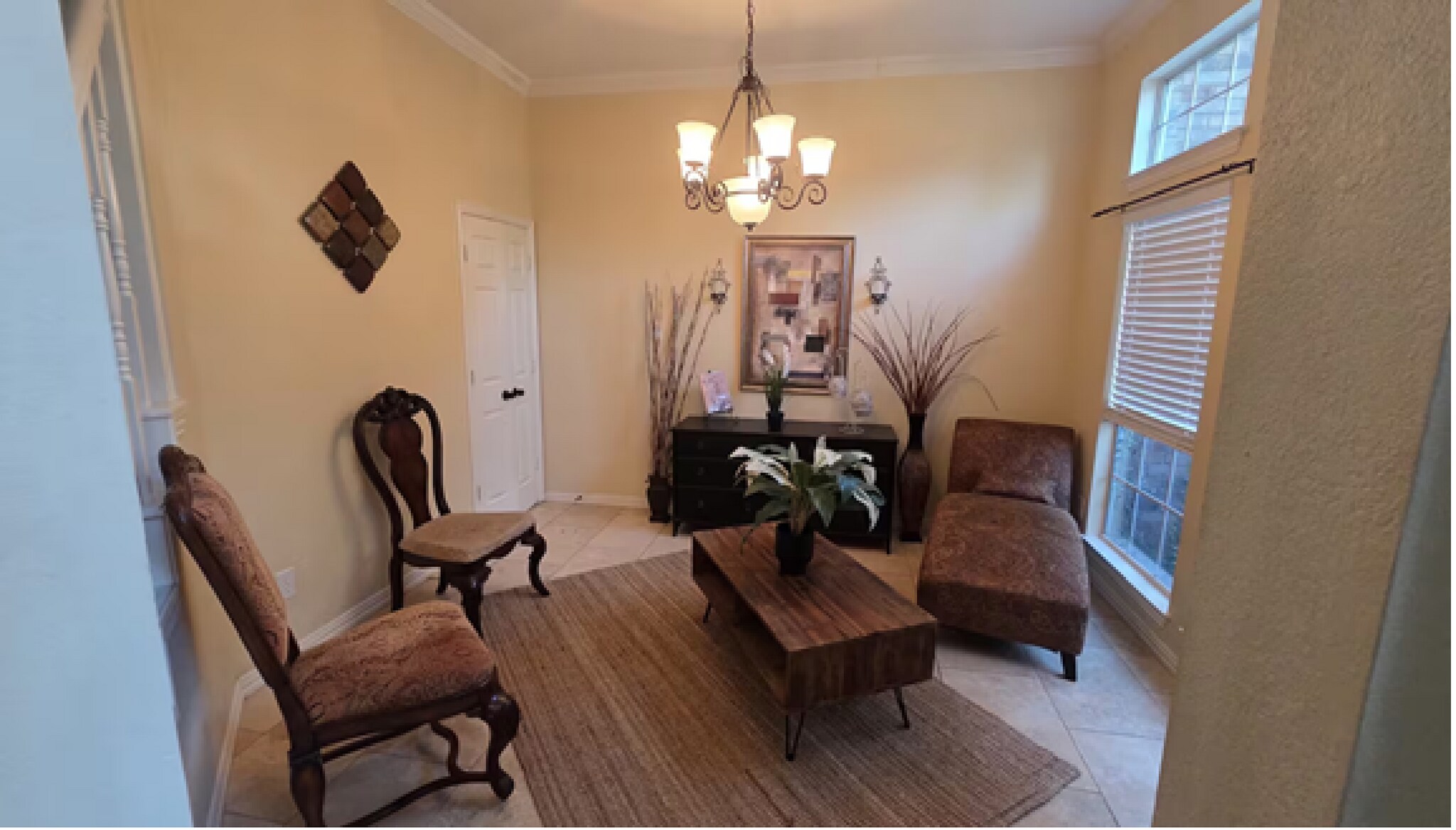 A charming, serene library retreat - 10913 Alexandria Dr