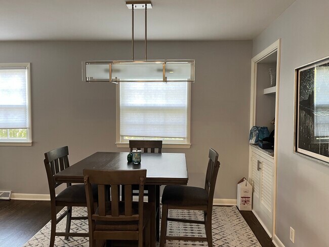 Building Photo - 8445 N Greenvale Rd