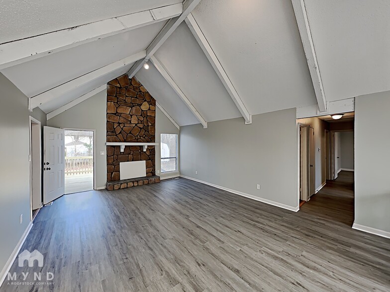 Building Photo - 9925 Miller Ave