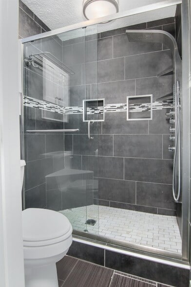 Building Photo - 255 E Castle Harbour Dr
