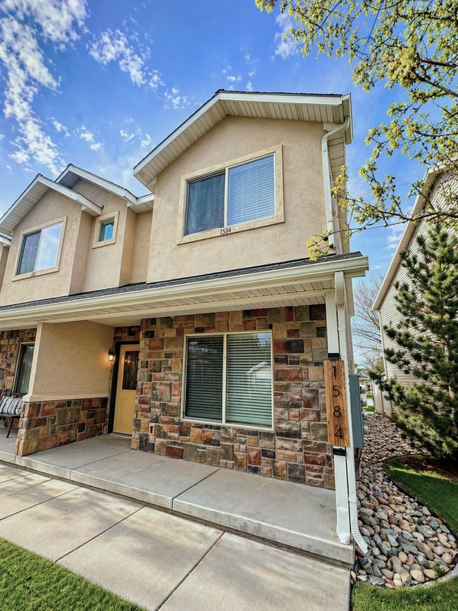 Building Photo - 3 Bed | 2.5 Bath Home in South Weber – Ready for Move-In!