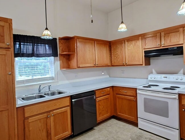 Building Photo - Providence Forge 2 bedroom farmhouse