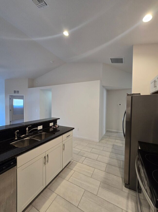 Building Photo - 3024 Skyline Blvd