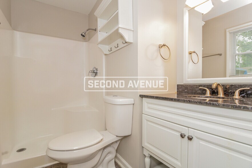 Building Photo - 67 Red Oak Dr