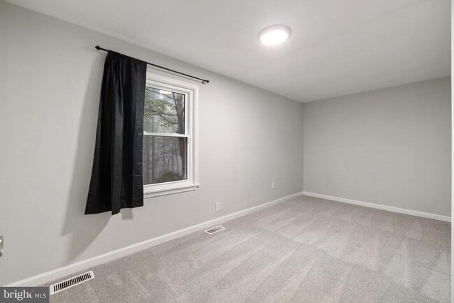 Building Photo - 247 Marsden Hts Rd