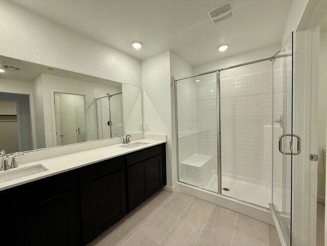 Building Photo - 3 BED 2.5 BATH 2 BALCONY 2 CAR GARAGE TOWNHOUSE IN HENDERSON FOR RENT!!