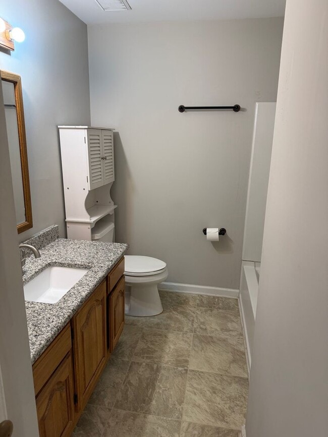 Building Photo - Available Mid-May - Beautiful 2 Bed 2 Ba Townhome in an Amazing West-Raleigh Location!