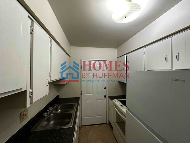 Building Photo - Two Bedroom Apartment | Upstairs | Boonville