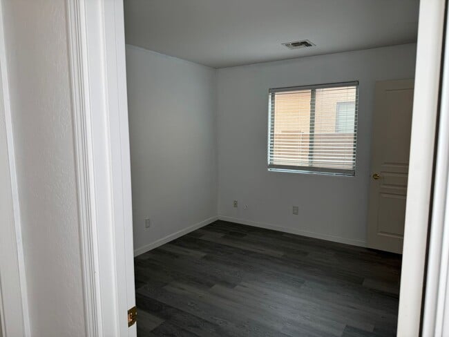 Building Photo - 2712 E Denim Trail