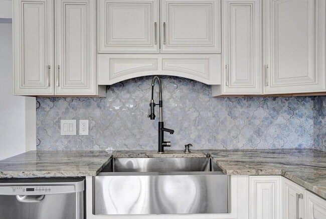 Building Photo - 502 Rambling Dr Cir