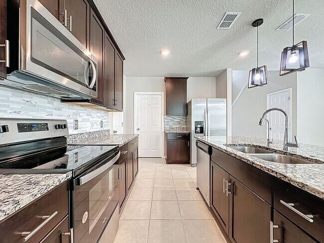 Building Photo - Wonderful like new and pet friendly home in Winter Haven