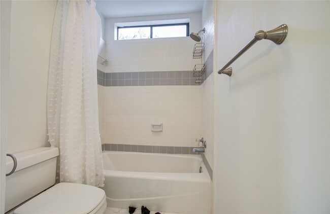 Building Photo - 15835 N Barkers Landing Rd