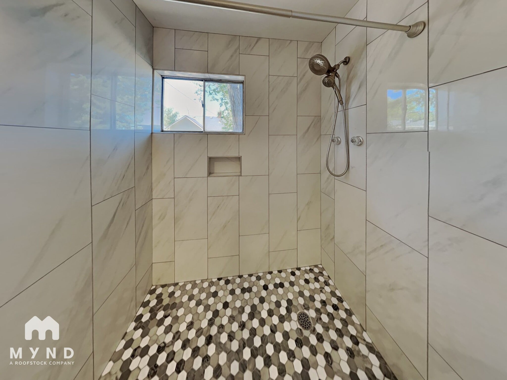 Building Photo - 220 Hillcrest Dr