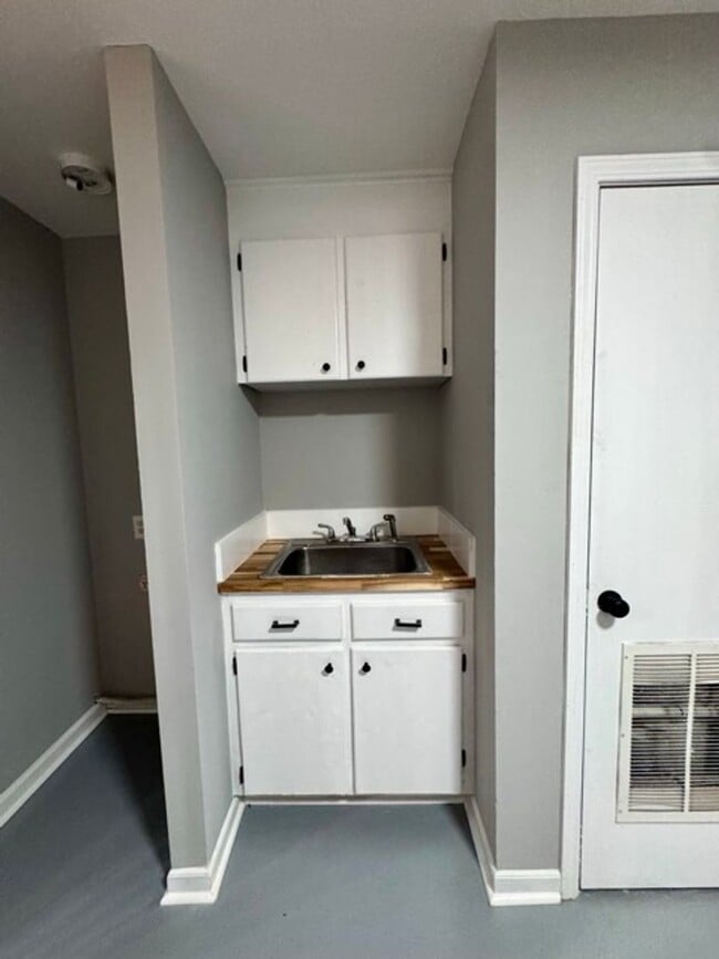 Building Photo - Affordable Ground-Level Living in Greenwood