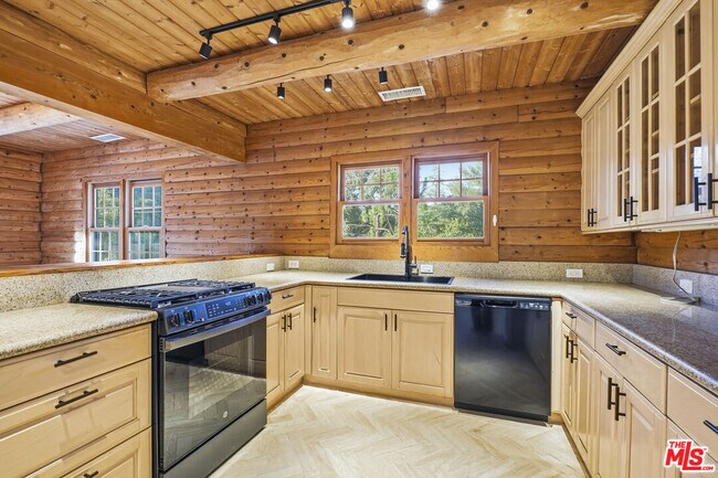 Building Photo - 373 Loftyhill Dr