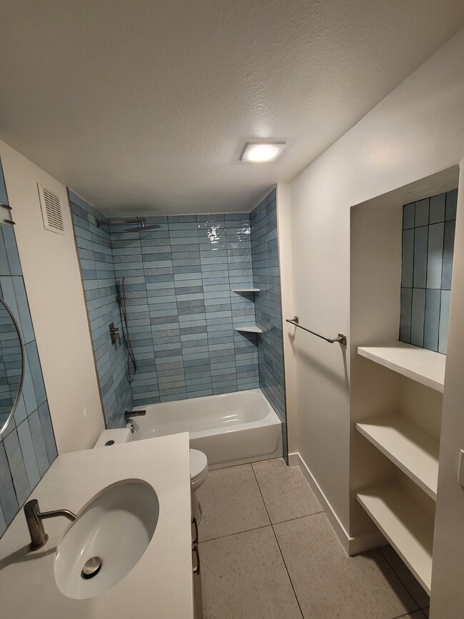 Building Photo - 745 E Bradley Ave