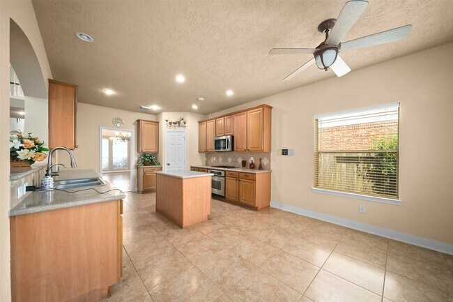 Building Photo - 12311 Amanda Meadows