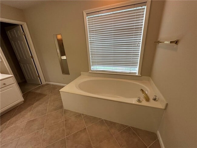 Building Photo - 625 Bentley Ct