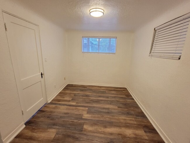 Building Photo - One Bedroom - Garfield District - Classic ...