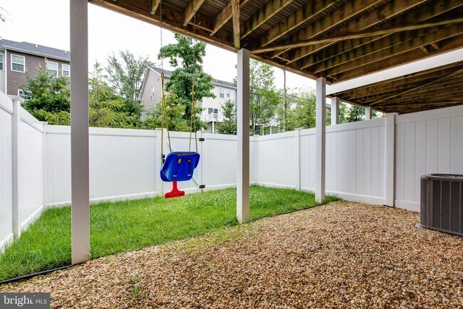 Building Photo - 1022 Linden Dr