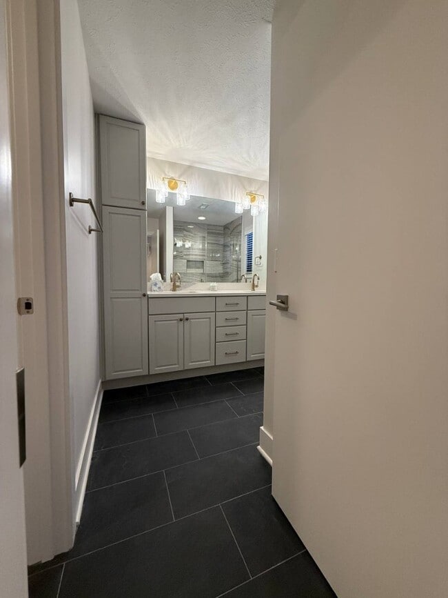 Building Photo - Beautiful 4BR/3.5BA Home in Granger – Spacious & Updated!