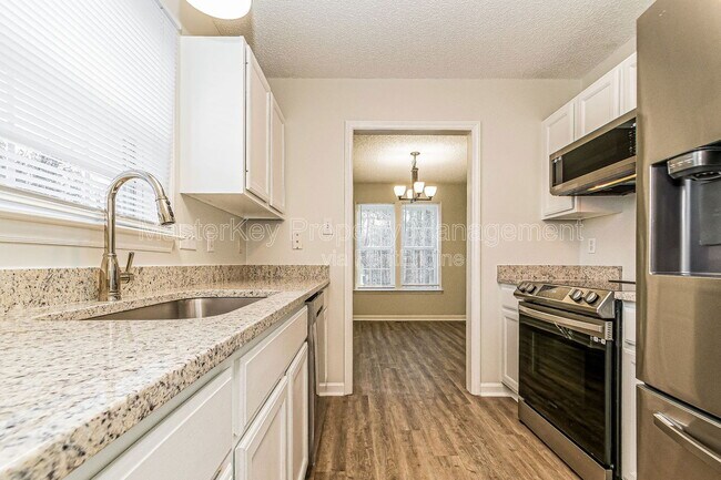 Building Photo - 112 Burt St