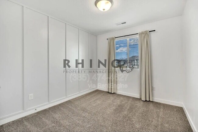 Building Photo - 880 N Herman Dr