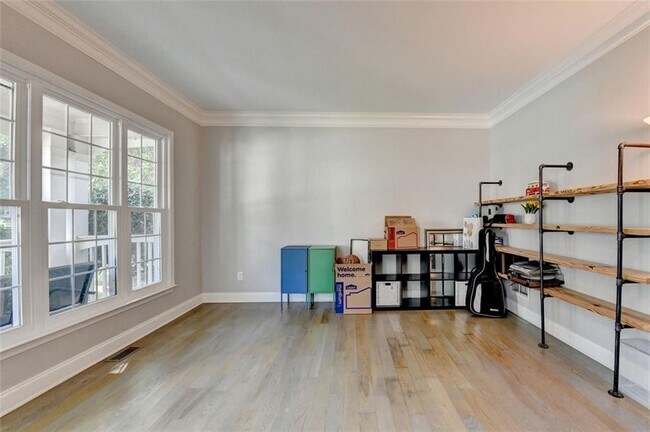 Building Photo - 355 Gaines Oak Way