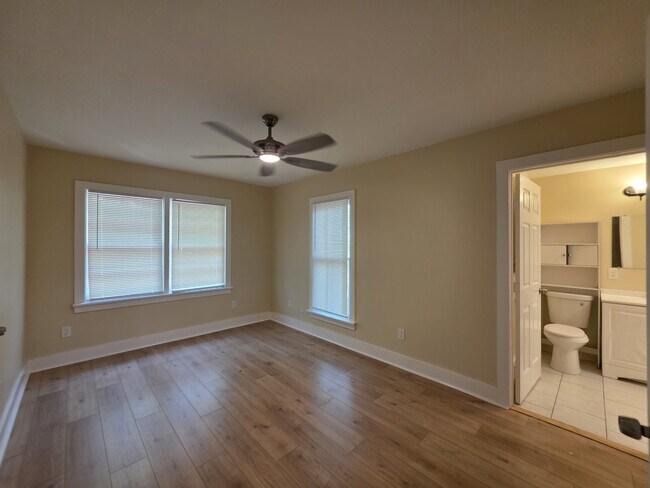 Building Photo - 522 E Davilla Ave