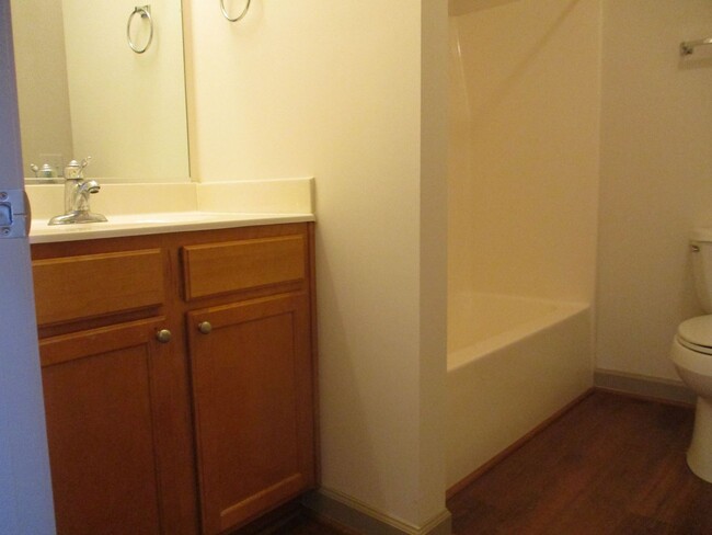 Building Photo - Beautiful 2 bedroom, 2 bath condo for rent!