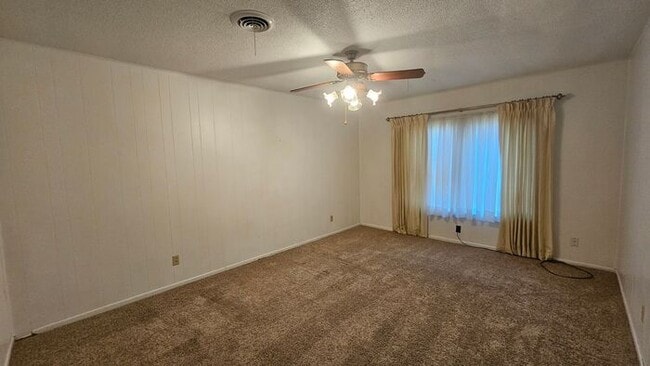 Building Photo - Beuatiful Lawndale Home - 3br 2ba