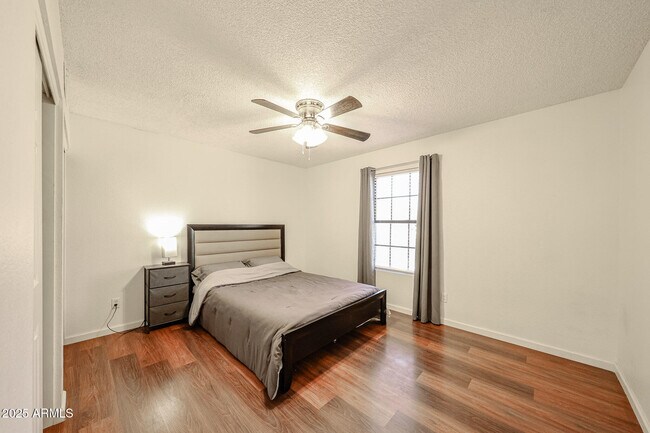 Building Photo - 5440 W Beryl Ave