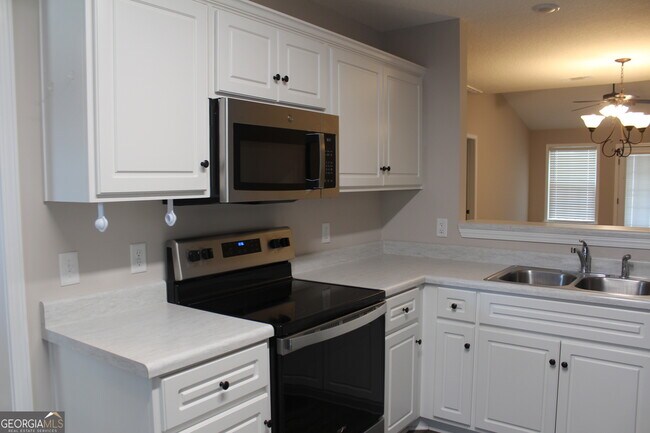 Building Photo - 425 Andover Dr