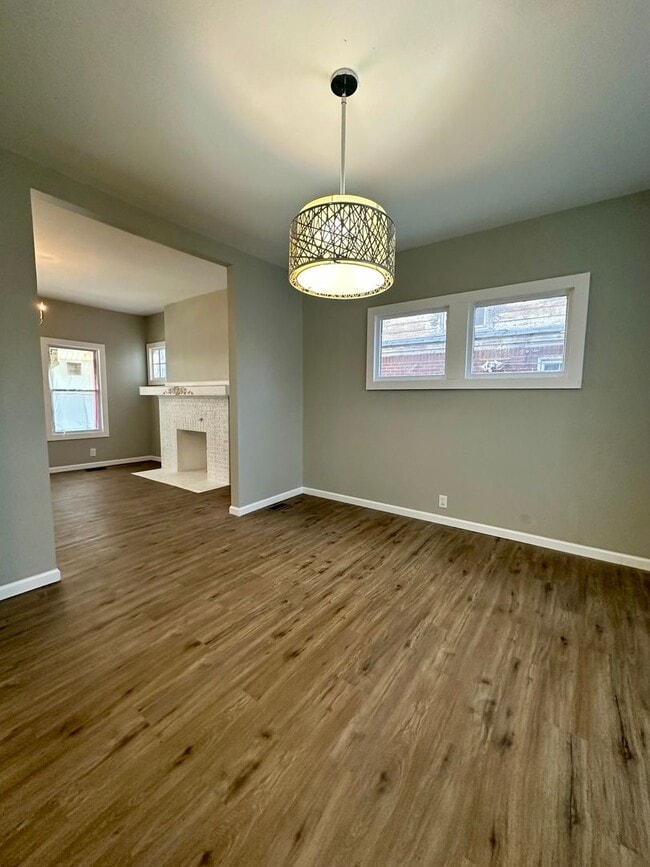 Building Photo - Lease_ Fully Remodeled 3 Bedroom 1 1/2 Bath Welcome Section 8 Call 313-429-3244