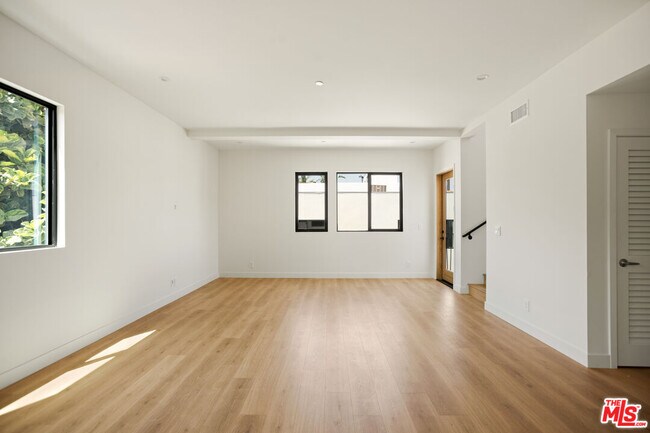 Building Photo - 2671 Benedict St